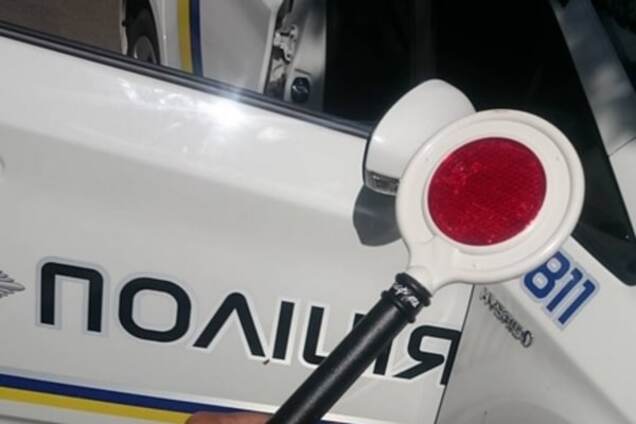 Киевской полиции выдали новые жезлы: фотофакт