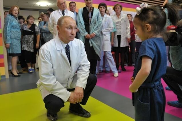 Критику Путіна в Росії визнали шкідливою для дітей