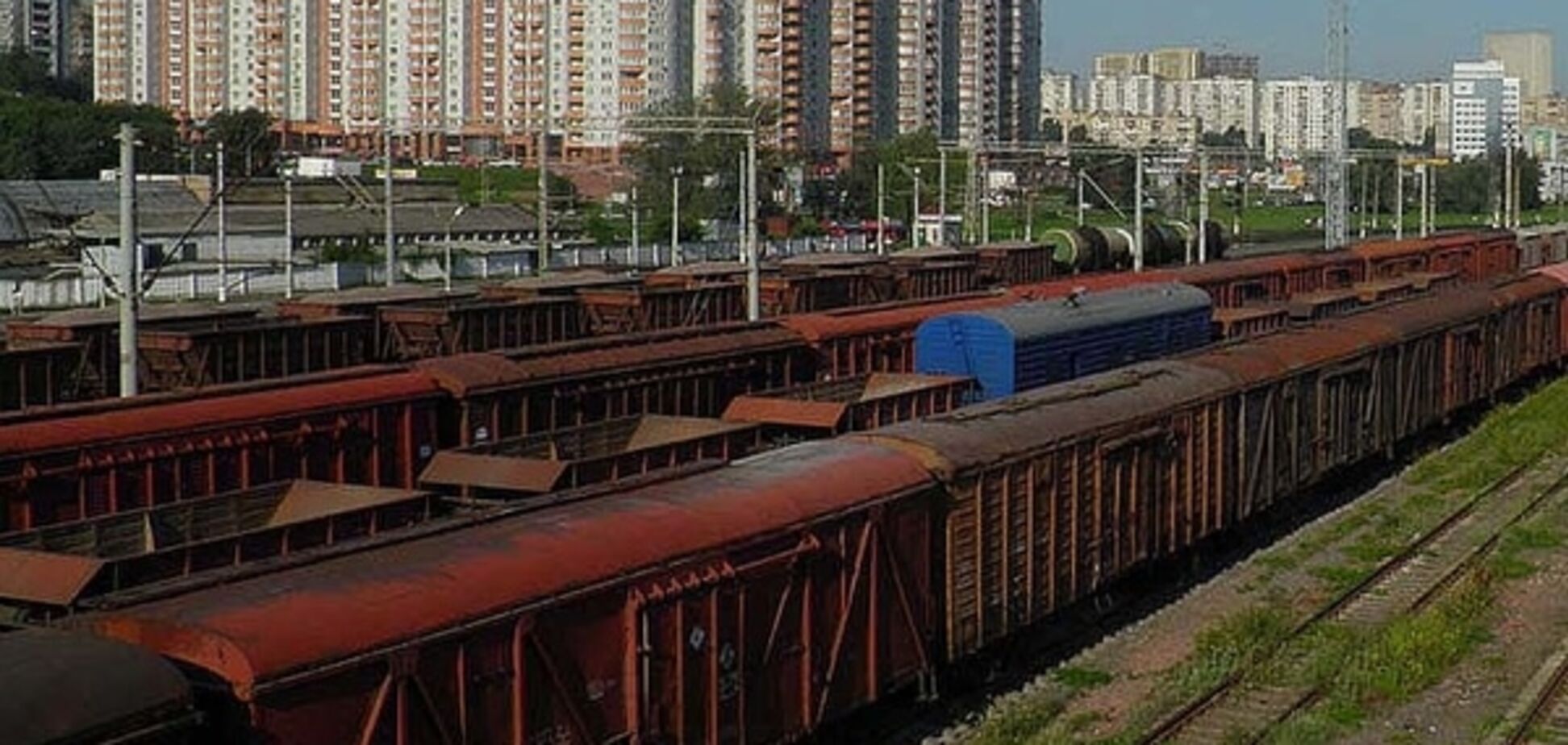 У Києві студент отримав тяжкі опіки, коли робив селфі на даху вагона