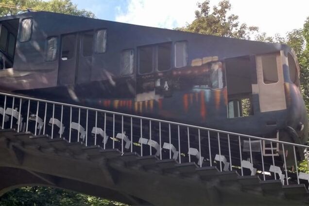 В соцсети раскритиковали мрачный киевский фуникулер