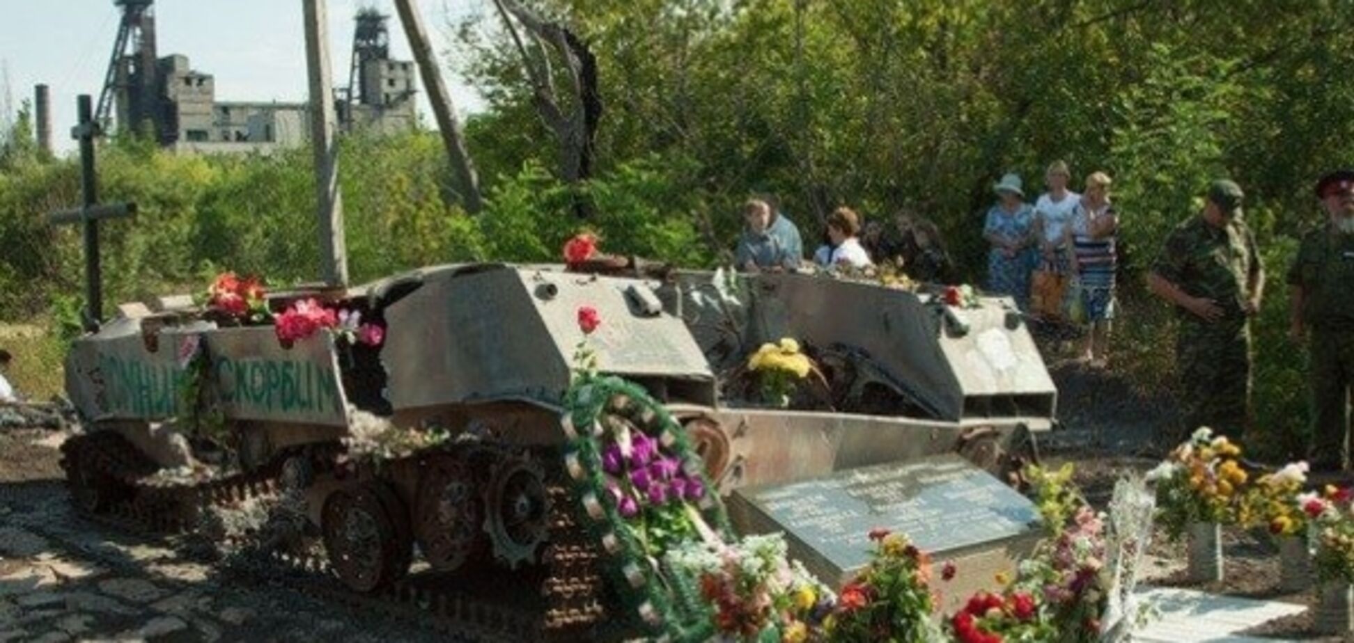 На Луганщине поставили памятник террористам в виде сгоревшего броневика: фотофакт