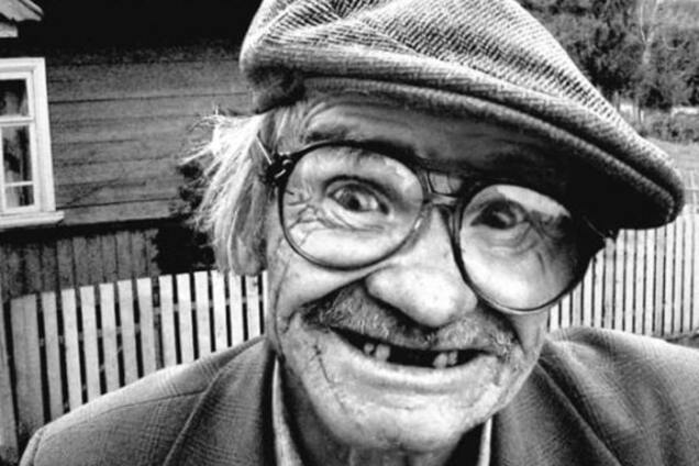 Сказки русского мира. Сказ о Cтаром Пердуне и пионере Моторолле