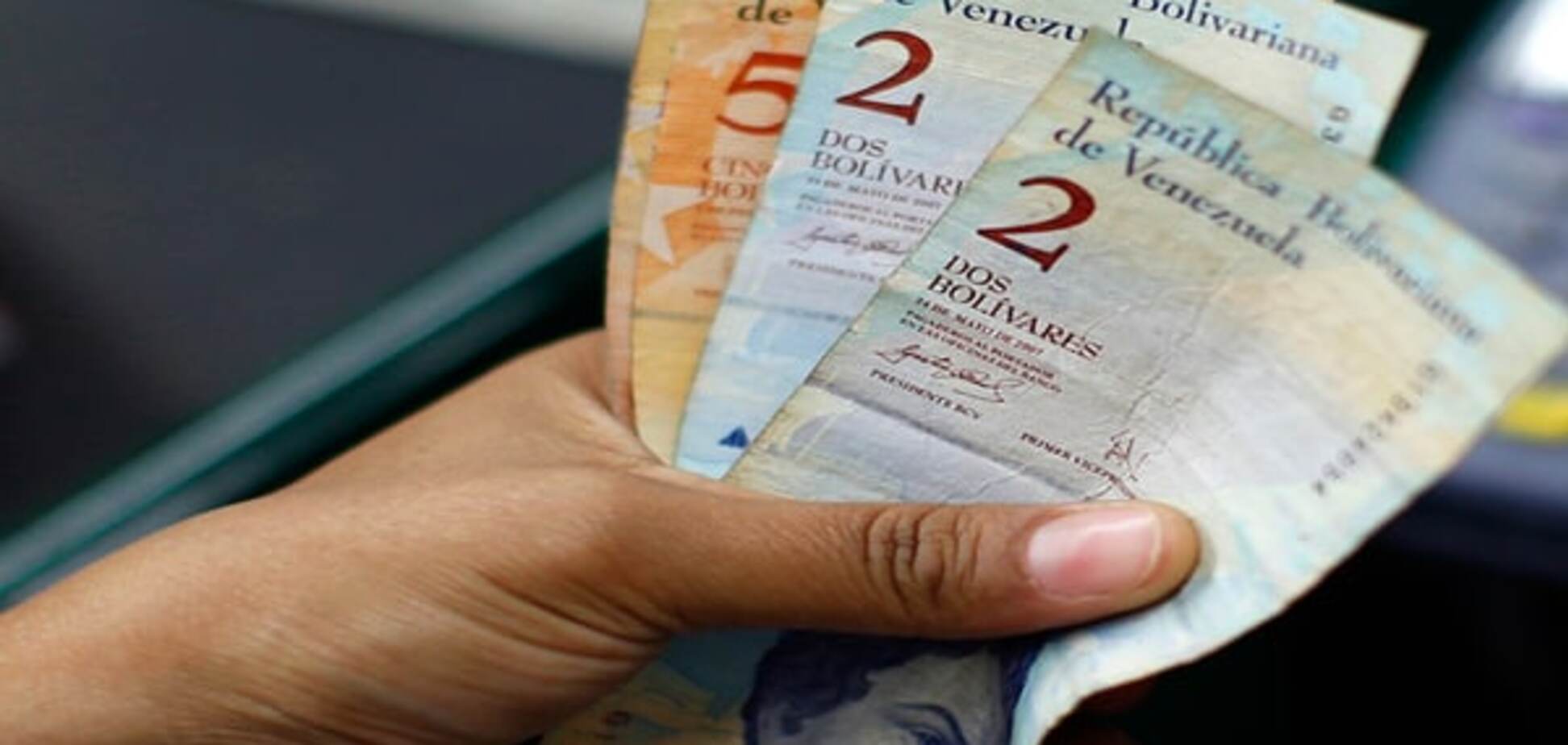 Росіянам на замітку: венесуельські гроші вже використовують як серветки