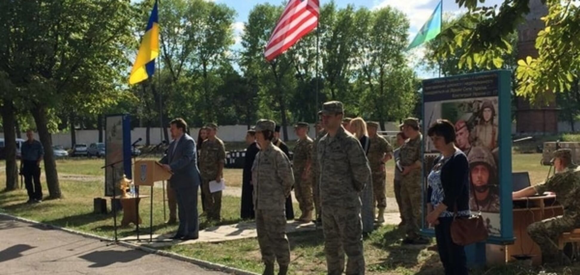 США подарували Україні шпиталь на три тисячі військових: фотофакт