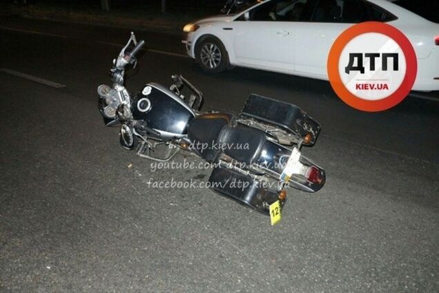 У Києві жінка загинула під колесами мотоцикла: фото аварії