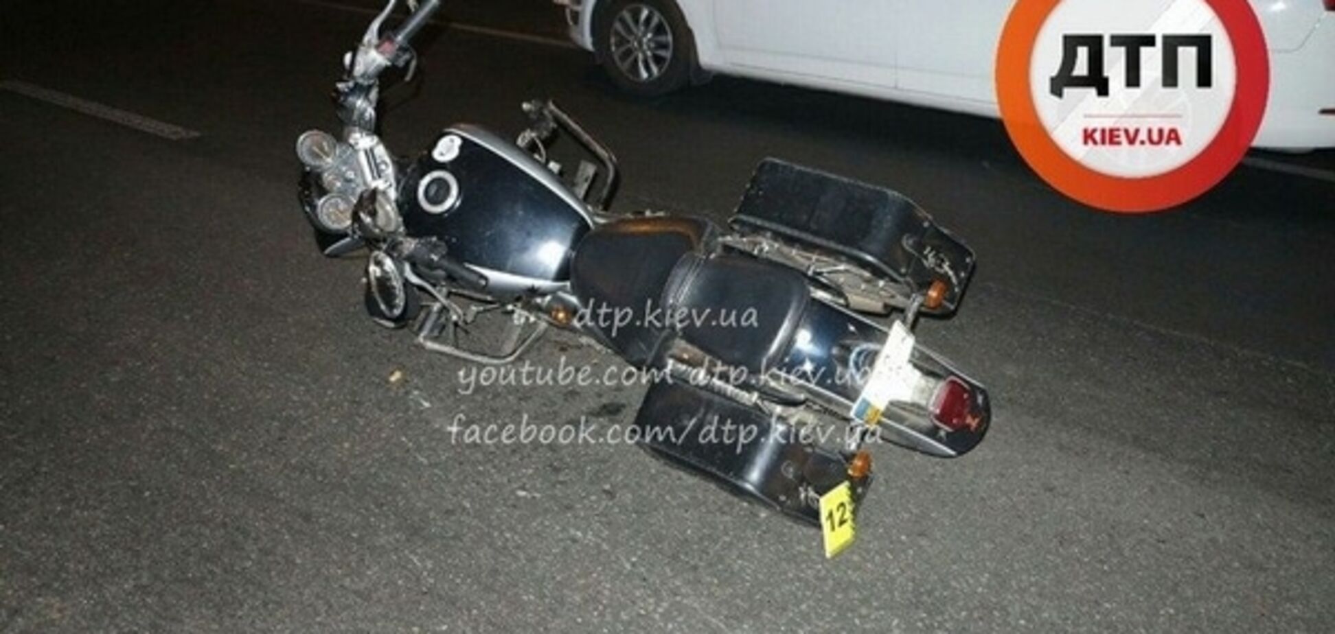 В Киеве женщина погибла под колесами мотоцикла: фото аварии