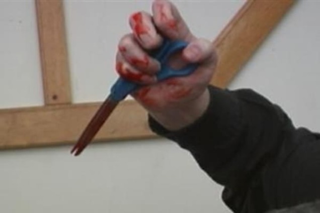 В Киеве на полицейского напал мужчина с ножницами