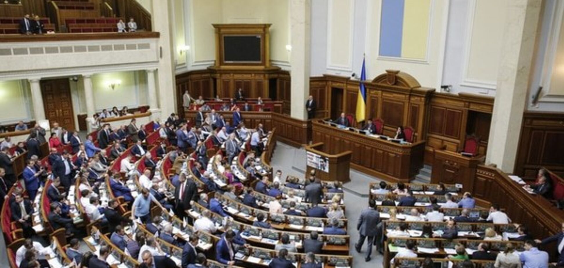 Залу Верховної Ради упорядковують після бійок депутатів
