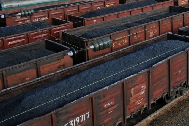 На Луганщині терористи пустили під укіс вагони з вугіллям