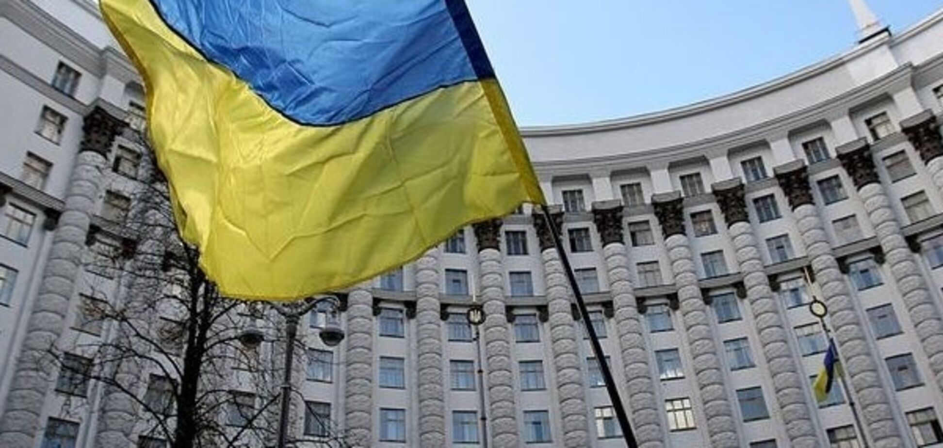 Кабмин 'приравнял' погибших волонтеров к военнослужащим