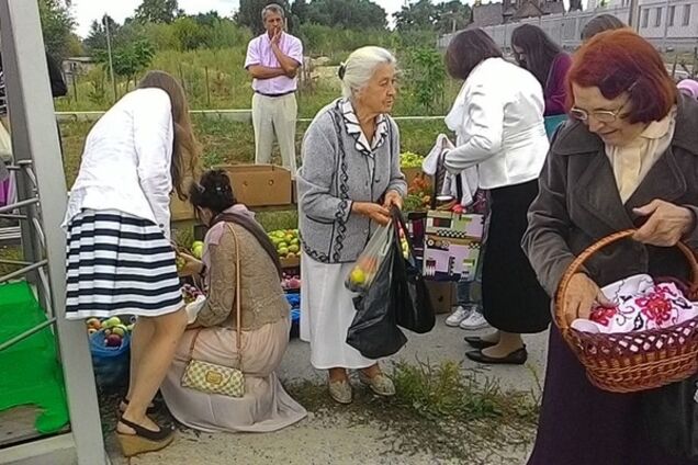 Киевляне собрали фрукты для воинов АТО: фотофакт