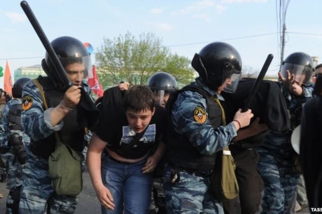 'Было очень страшно': в Москве толпа ОМОНа избила детей на фестивале. Опубликованы фото и видео