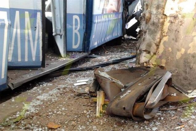 В Одесі тролейбус врізався в дерево: є постраждалі