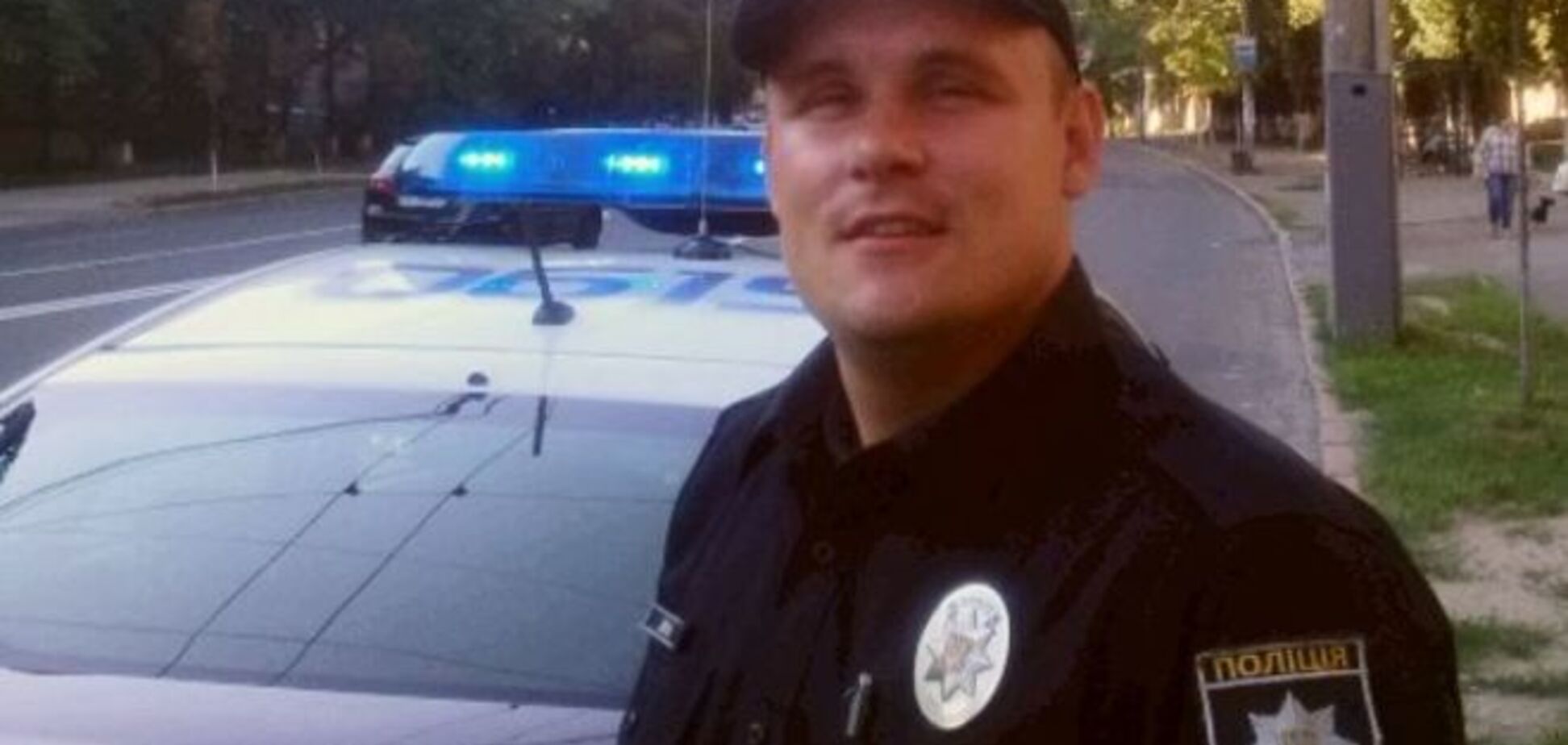 В Киеве полицейский помог женщине: так должен поступать каждый мужчина