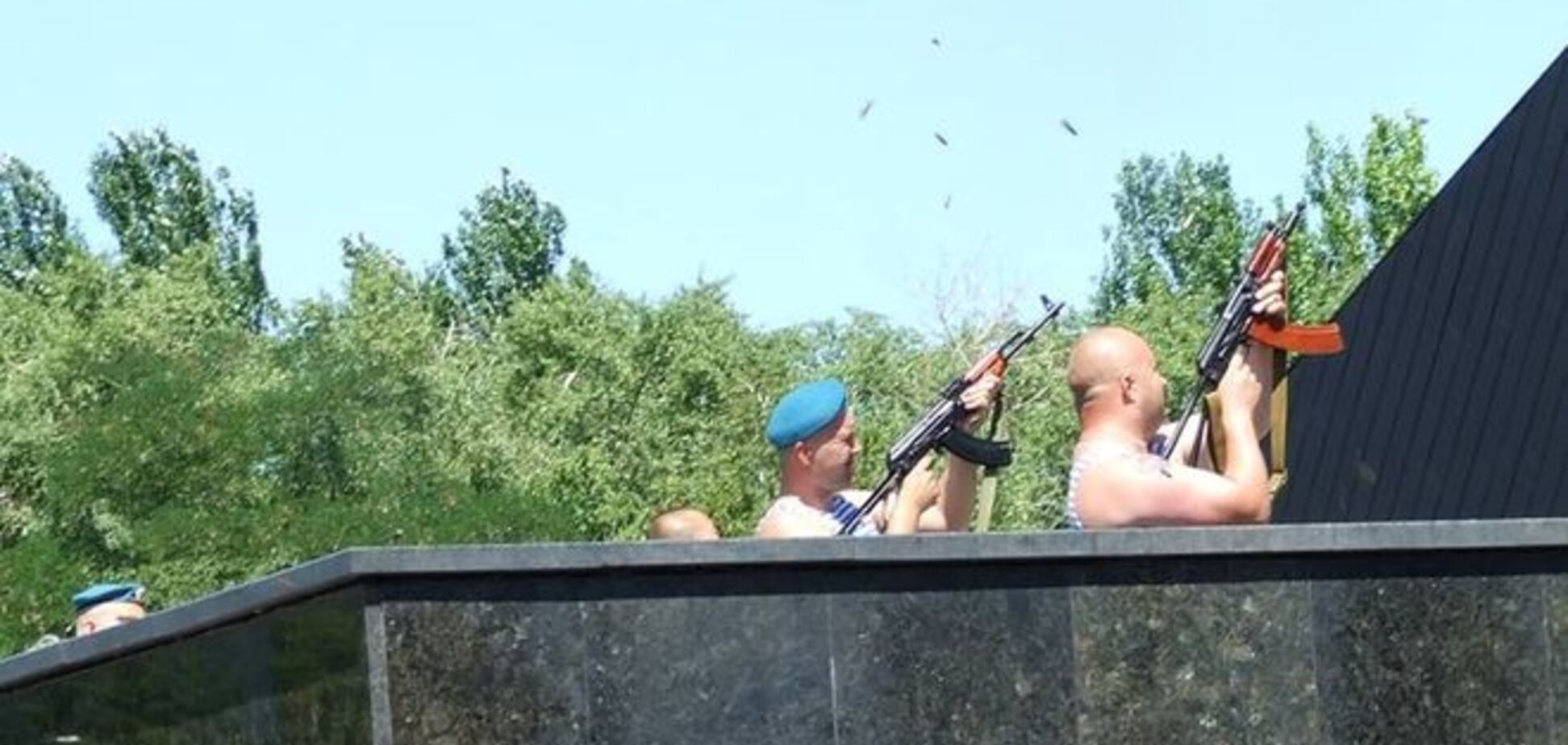Терористи 'відсвяткували' день ВДВ стріляниною в Донецьку