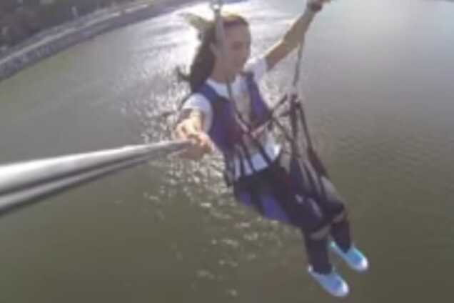 Экстремальный отдых: полицейская Милевич 'пролетела' над Днепром