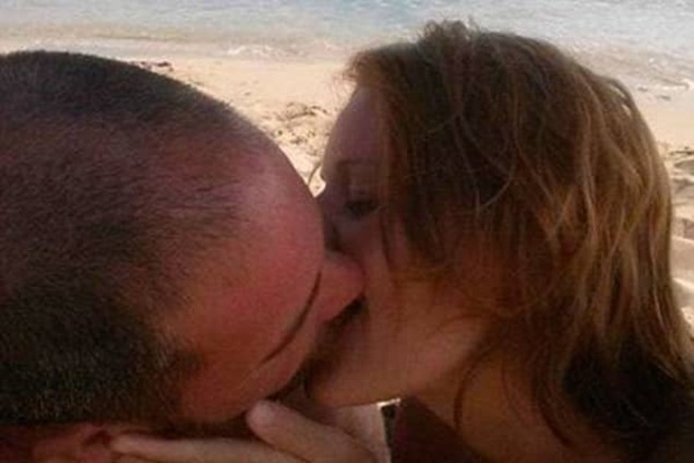 Только ты и я: интернет-пользователи смешно отфотошопили романтическое фото влюбленной пары