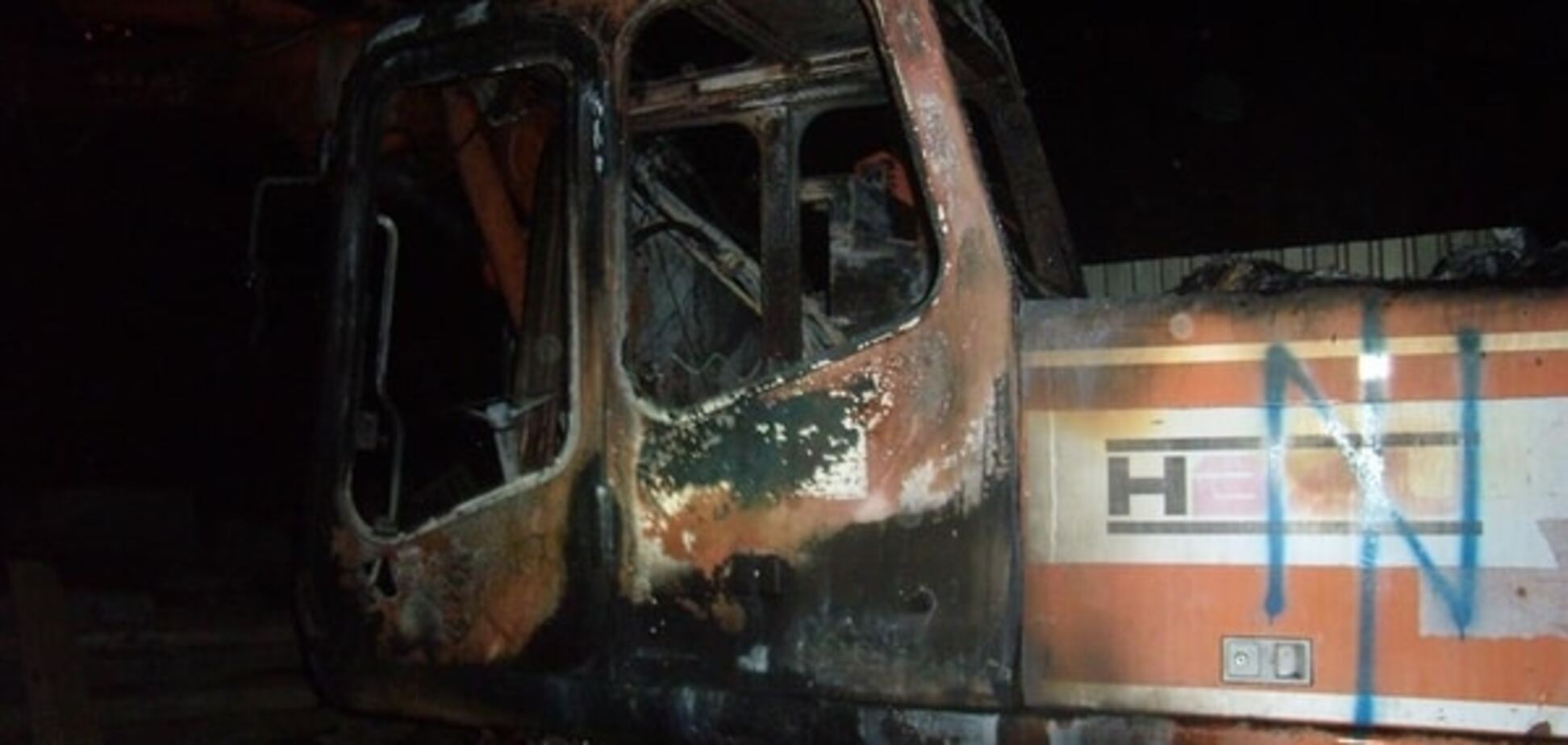 В Киеве неизвестные устроили пожар на стройке 