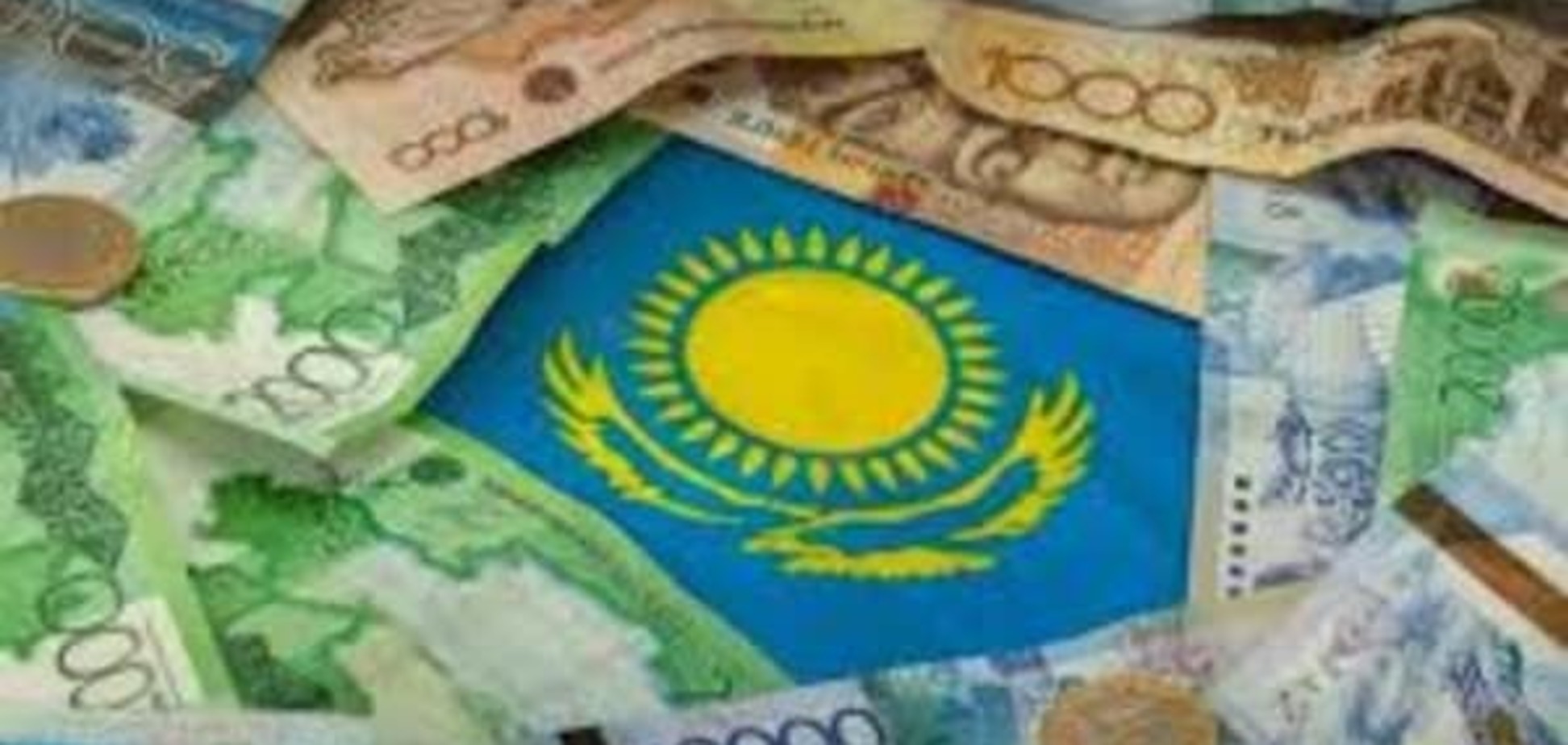 Казахстан пішов у вільне плавання: тенге впав на 26%
