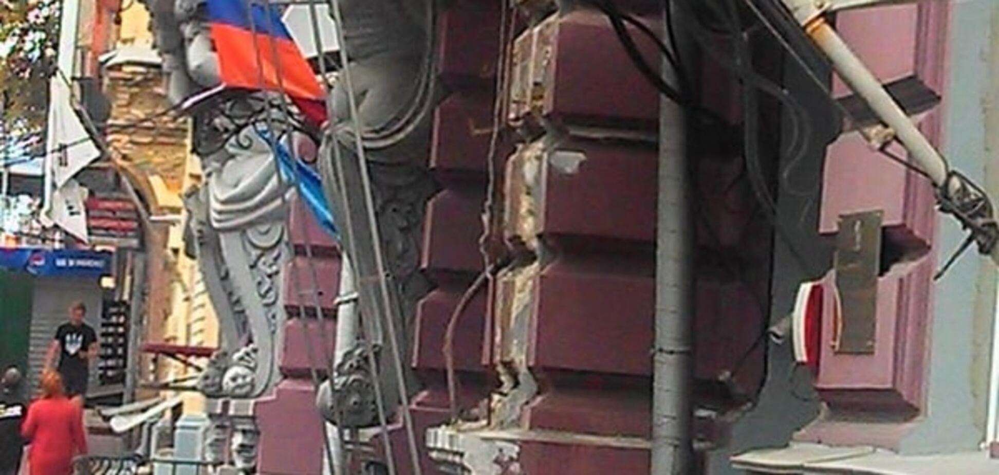 В Киеве 'украли' с фасада исторического дома атлантов: фотофакт