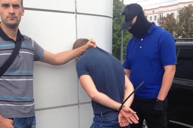 В Киеве на взятке в 130 тыс. поймали крупного чиновника: фотофакт
