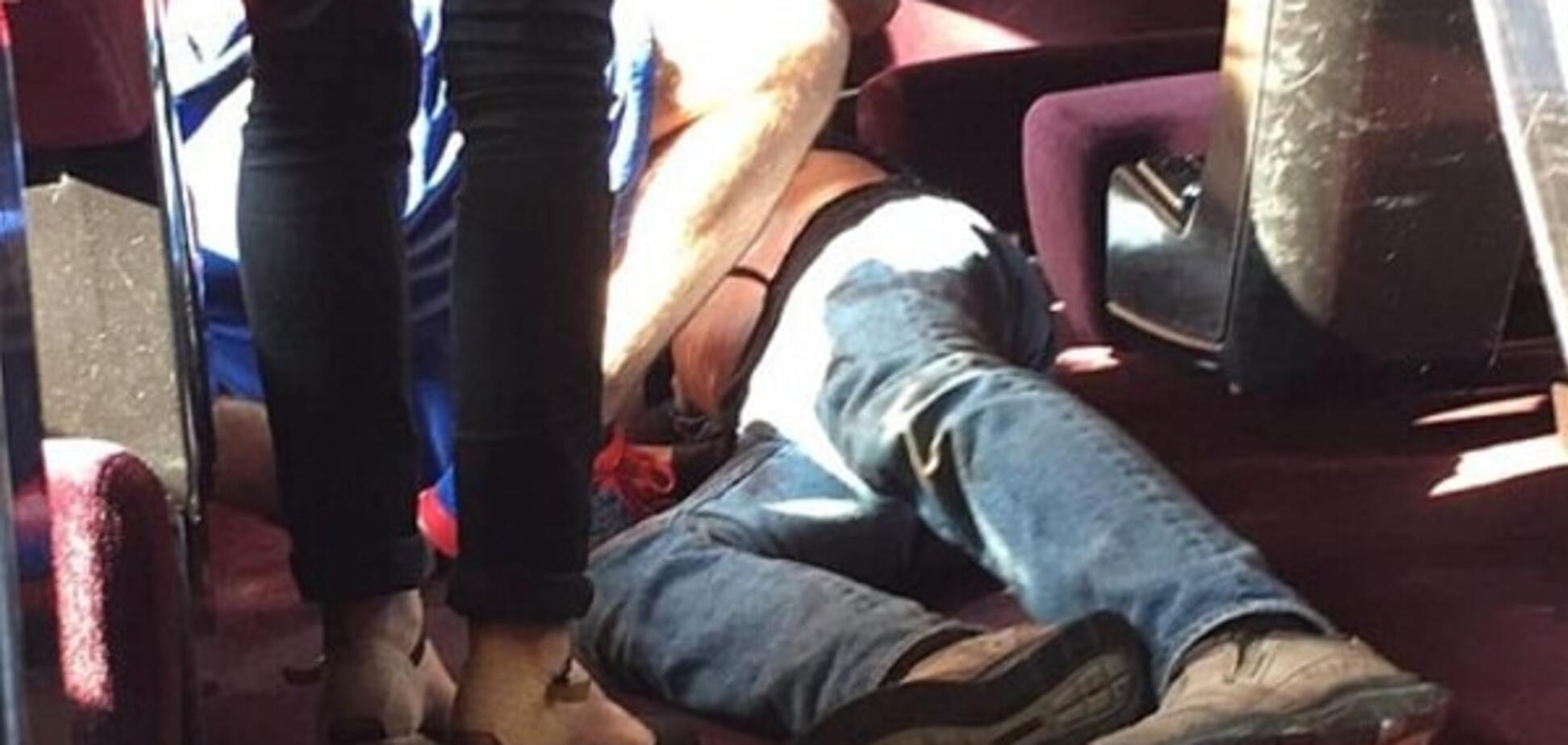 Во Франции неизвестный открыл стрельбу в поезде из 'Калашникова': опубликованы фото