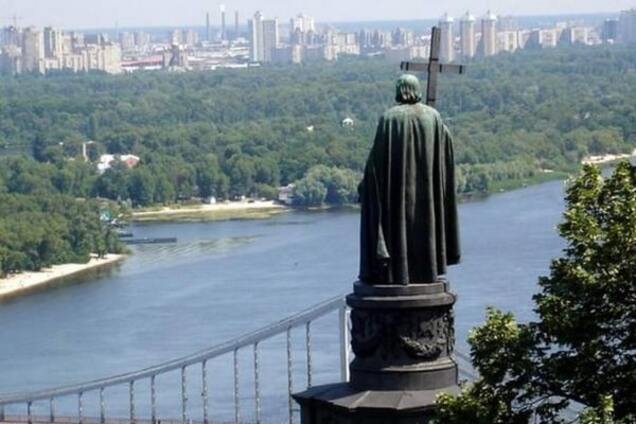 Сванидзе: Россия с США меряется боеголовками, а с Киевом – Владимирами