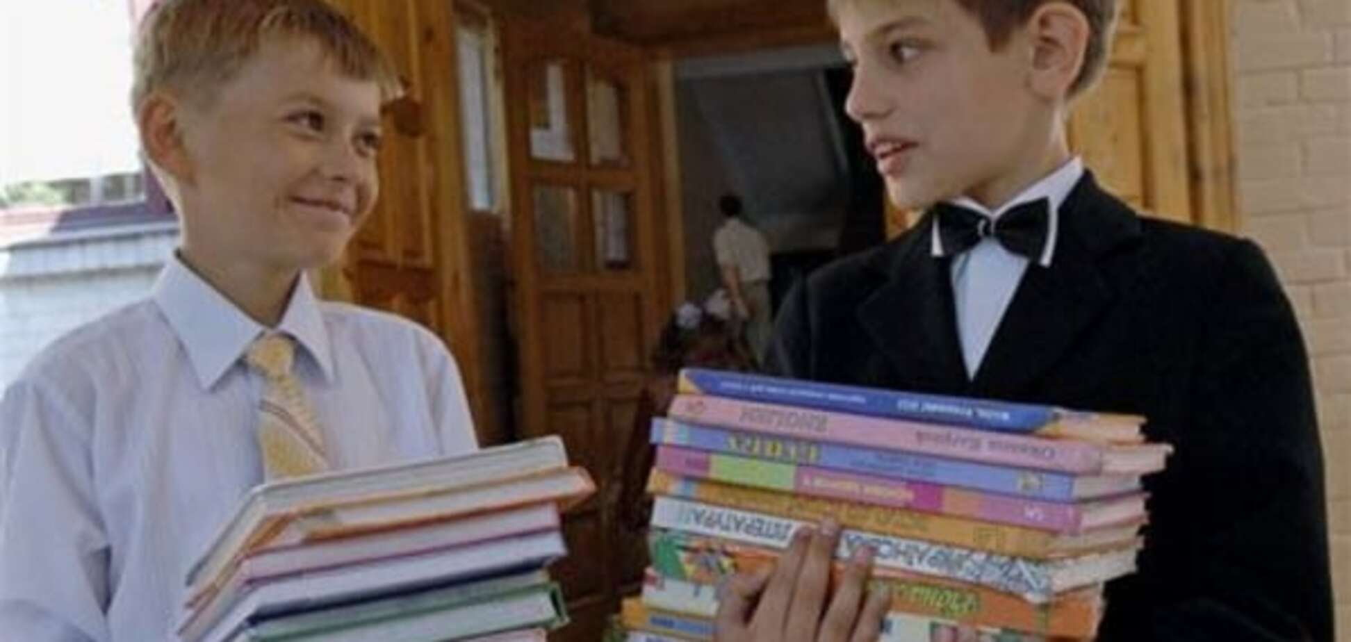 Украинских школьников могут оставить без новых учебников