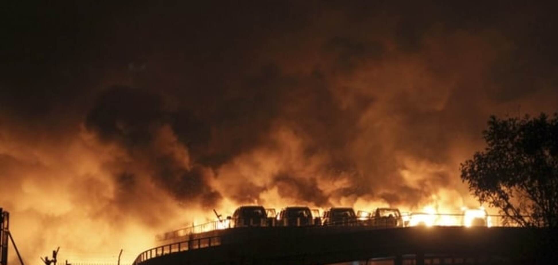 Нова хвиля пожеж 'накрила' китайське місто Тяньцзінь