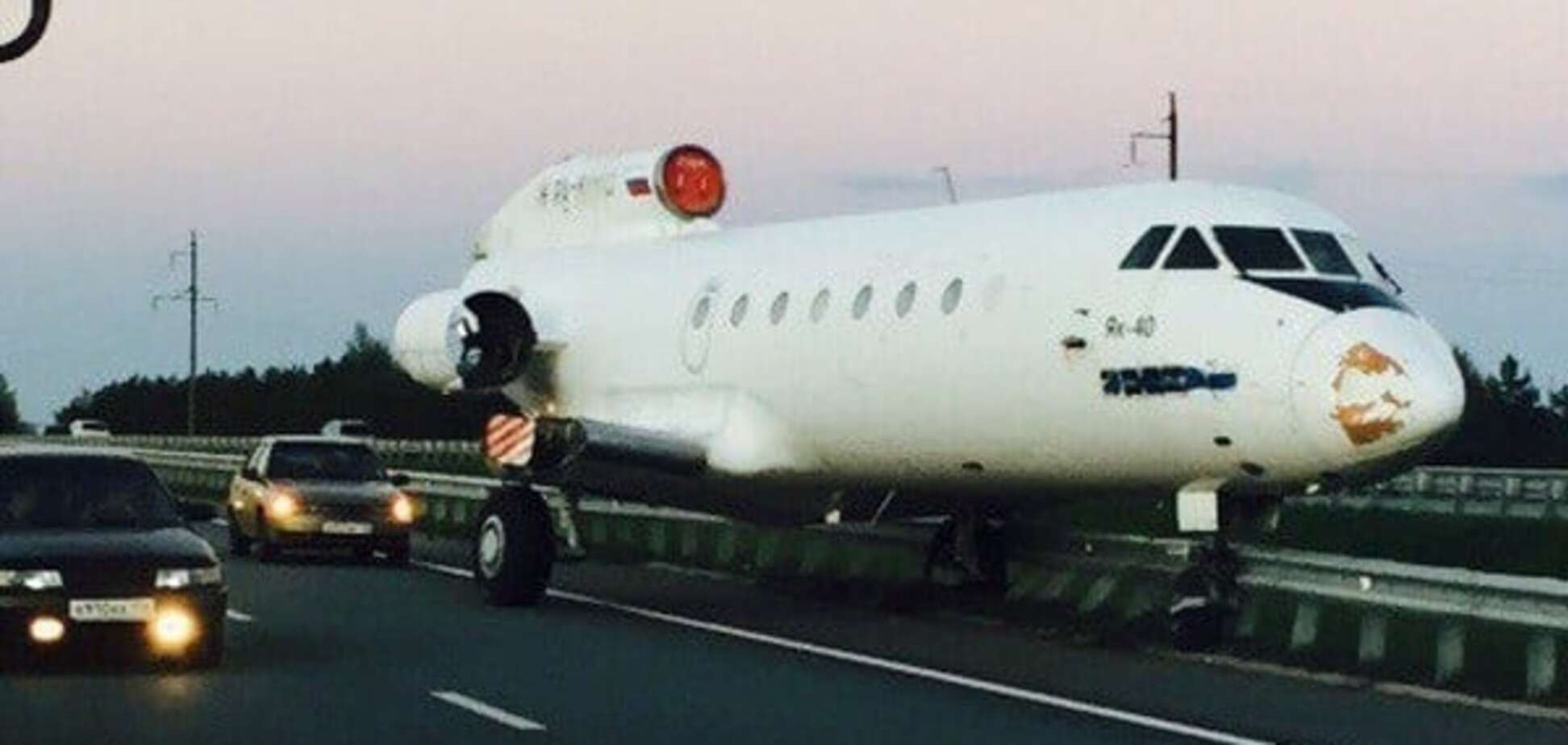 В России самолет без крыльев угодил в ДТП: фото и видео с места аварии