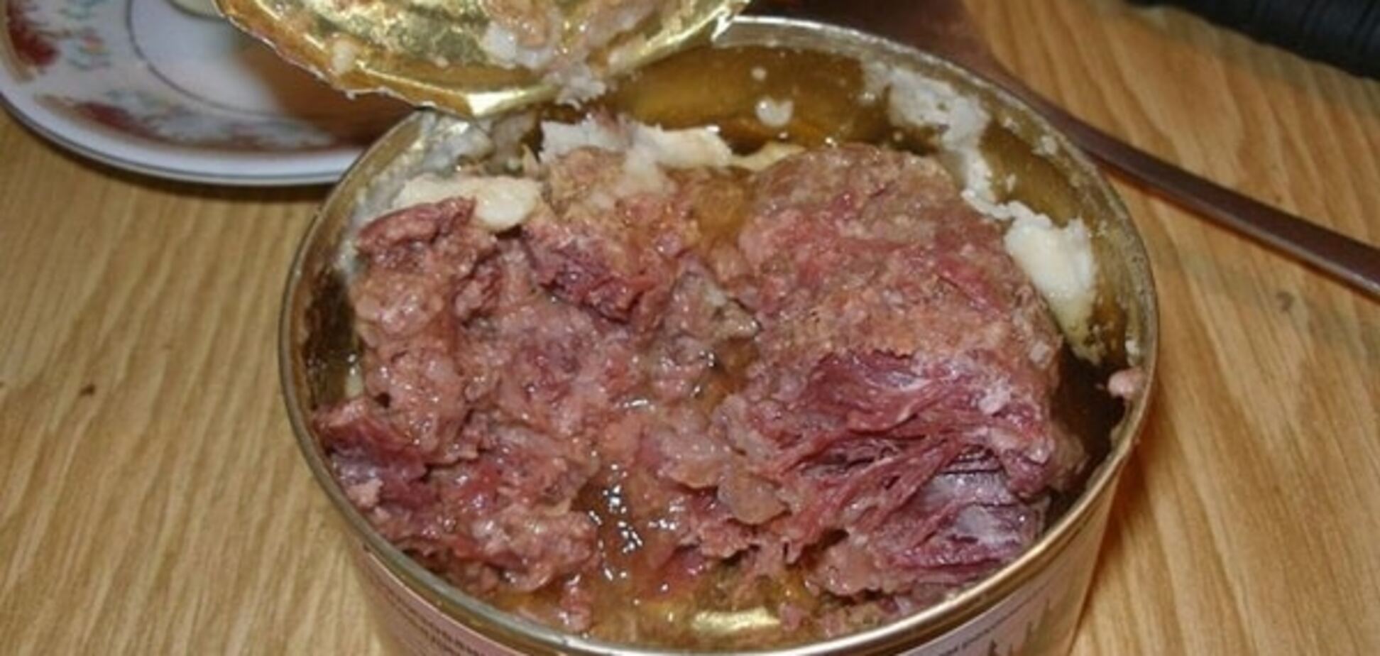 Россия отправила террористам 'ДНР' просроченную тушенку: фотофакт