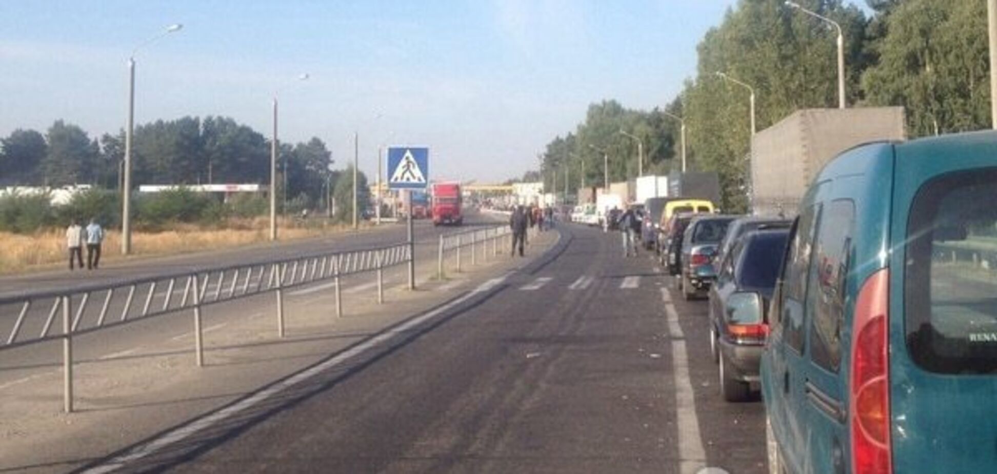 Свавілля на кордоні з Польщею: авто стоять у кілометрових заторах. Фотофакт