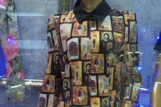 Смотришь и крестишься: сеть взорвало фото платья - 'иконы моды'