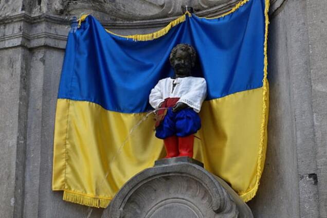 В Брюсселе писающего мальчика оденут в костюм украинского козака