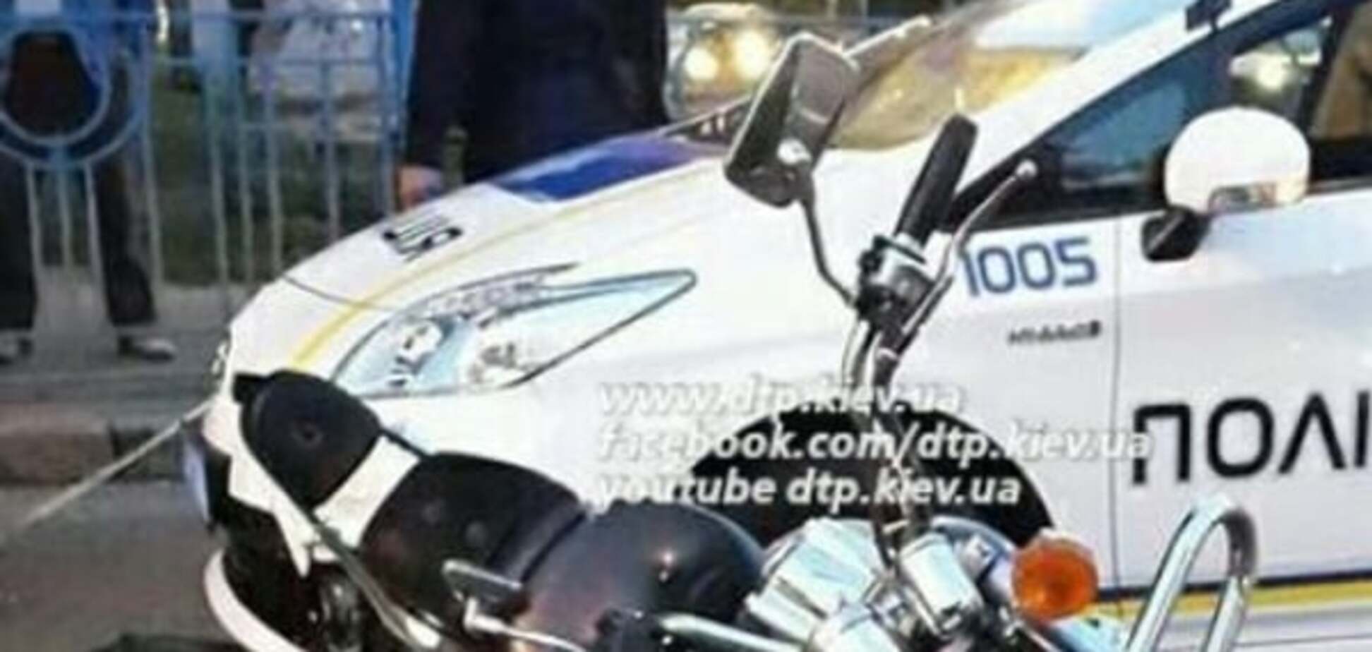 В Киеве автомобиль новой полиции столкнулся с мотоциклом: фотофакт