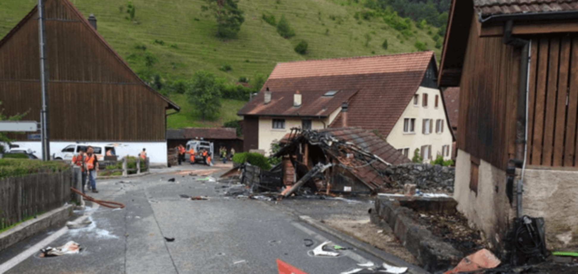 В Швейцарии на авиашоу при столкновении двух самолетов погиб пилот: опубликованы фото и видео