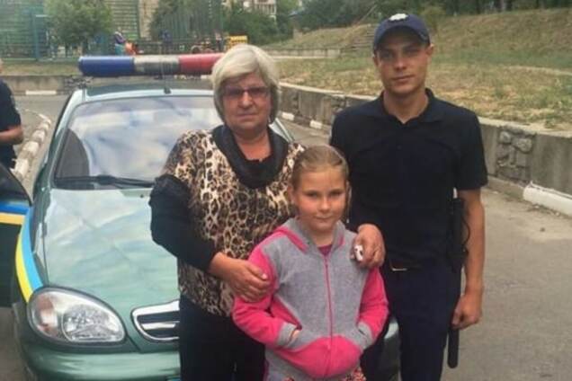 Під Києвом поліцейські знайшли зниклу дівчинку: фотофакт