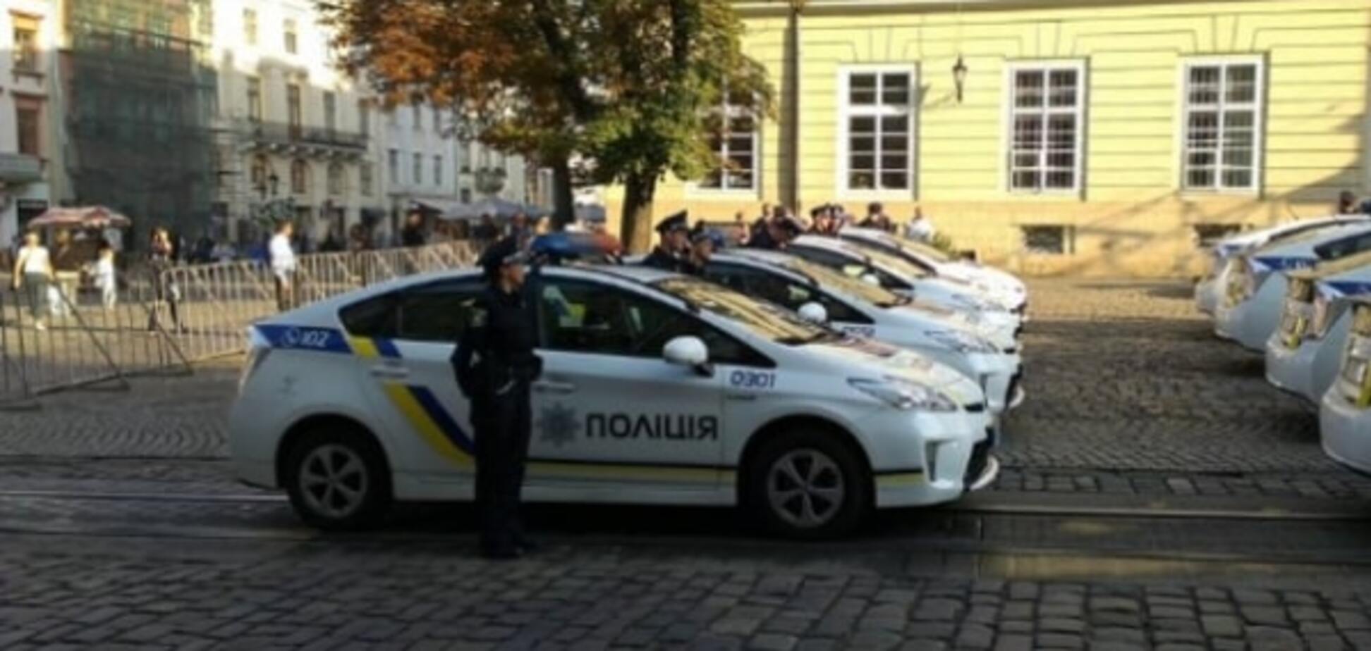 Во Львове дали старт новой полиции: опубликованы фото и видео