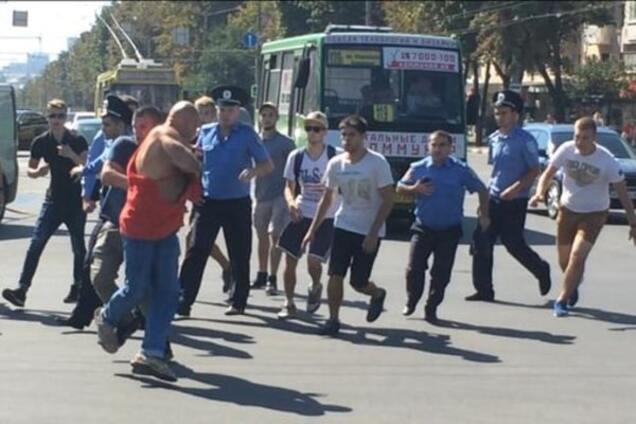 В Харькове избили мужчину в футболке с надписью 'СССР': фото- и видеофакт