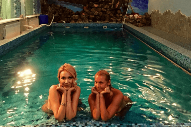 С корабля на бал: Волочкова 'засветила' фото в бассейне 'после роддома'