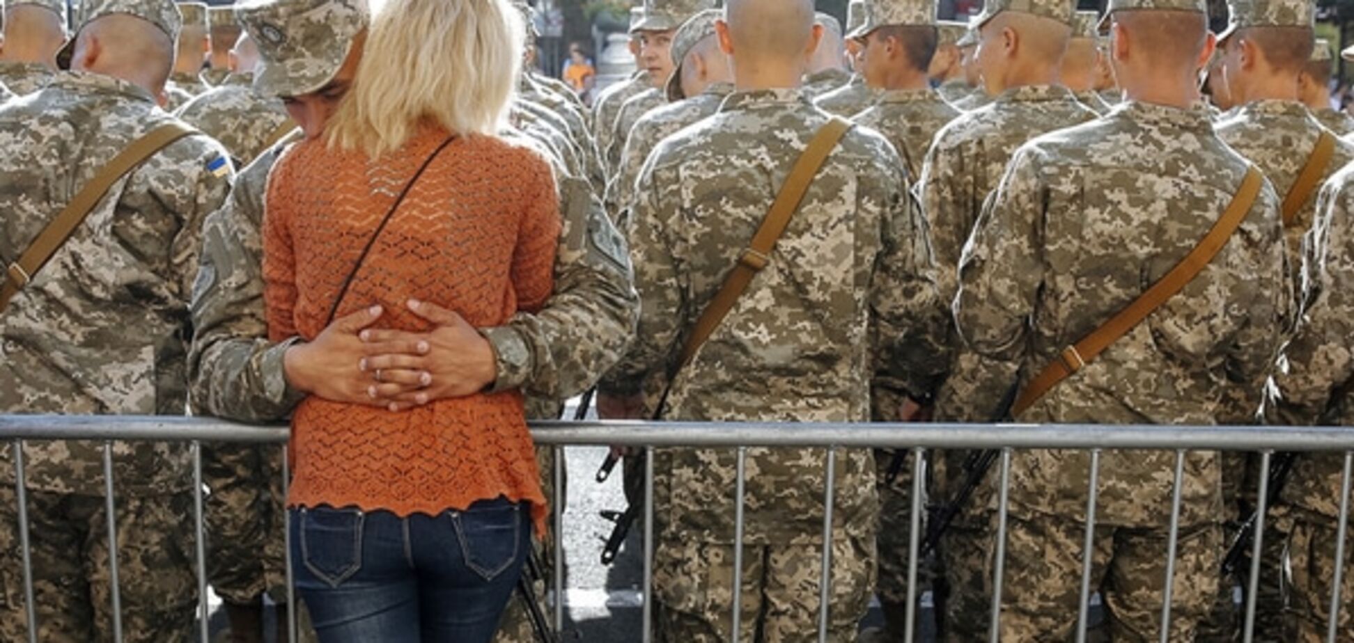 Слезы счастья и гордость за воинов: грандиозные фотографии военного парада в Киеве