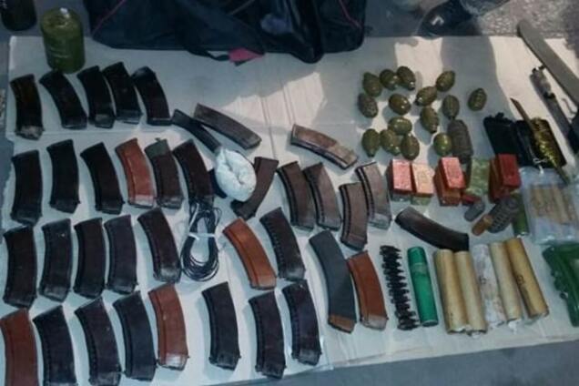 Смотрящие Януковича подружились с 'хунтой'? В Краматорске 'правосеки' освободили товарища