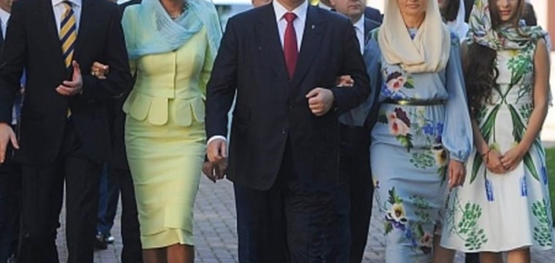 Марина Порошенко и Терезия Яценюк поразили стильными сине-желтыми нарядами