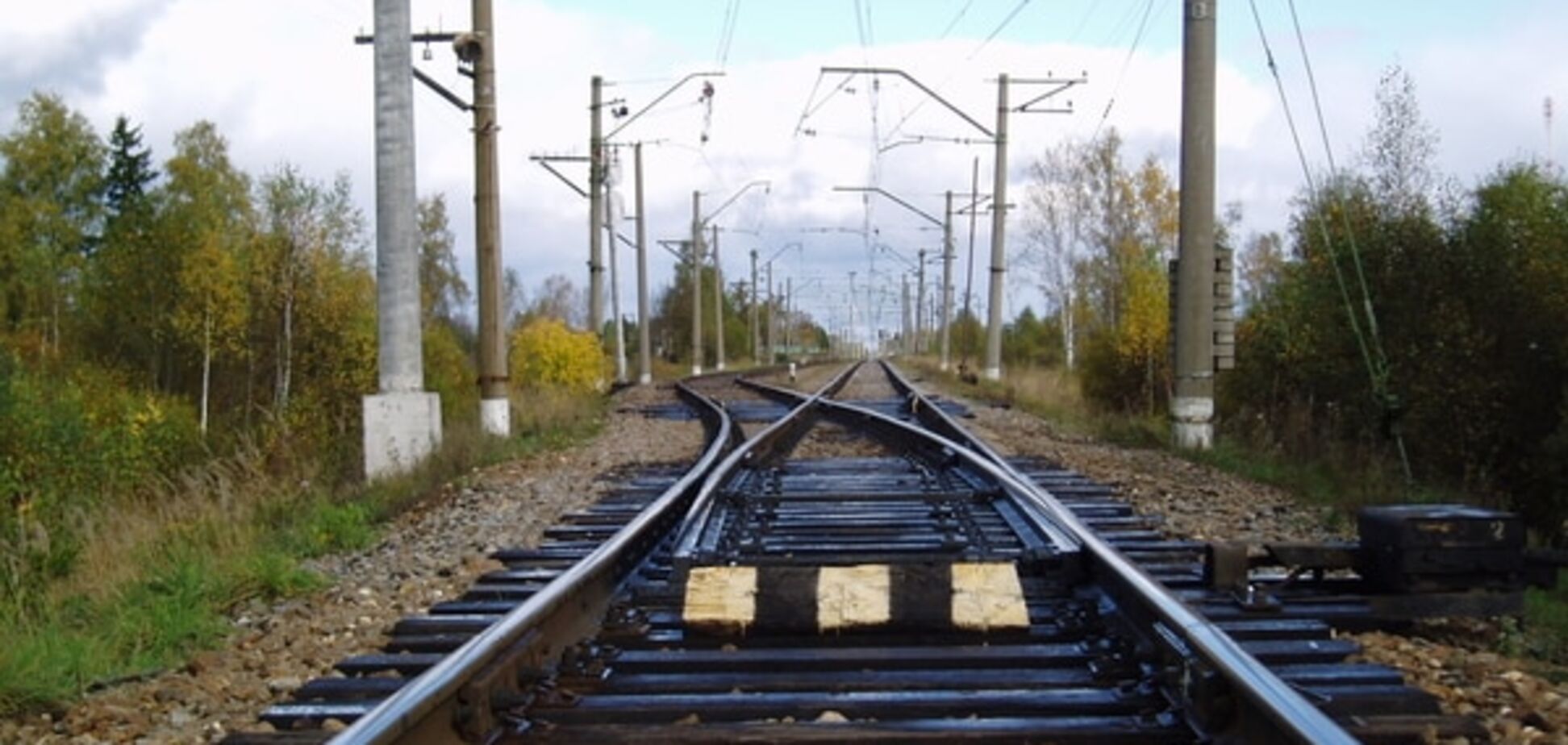 Экс-чиновники железной дороги распродали шпалы и рельсы на 11 млн