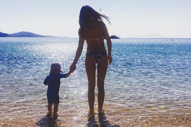 Агния Дитковските похвасталась фигурой в прозрачном купальнике