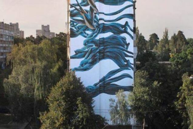 У Києві 16-поверховий будинок прикрасила гігантська картина: фотофакт