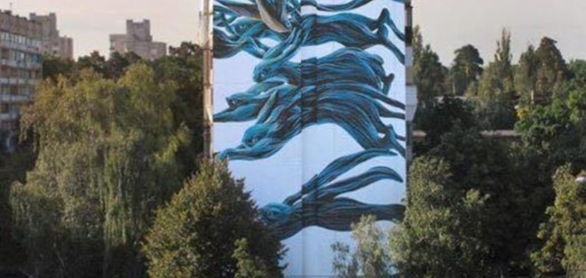 В Киеве 16-этажный дом украсила гигантская картина: фотофакт