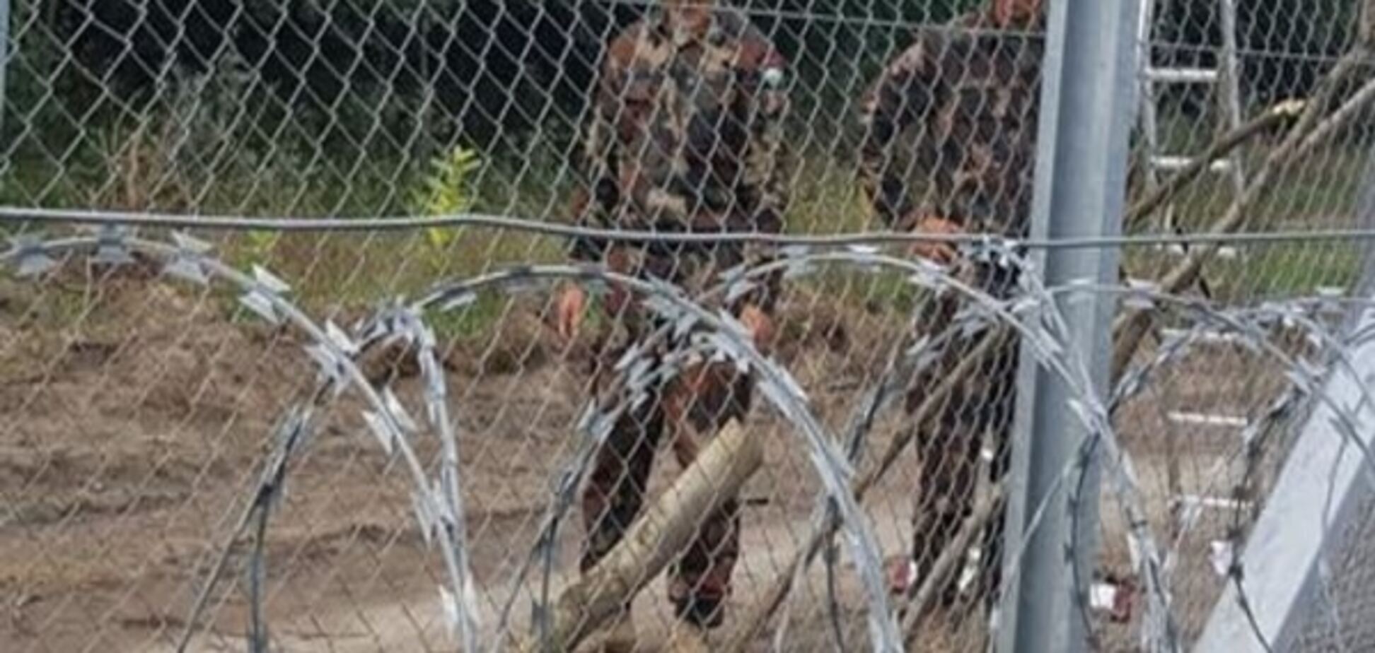 'Венгерская стена' на границе с Сербией не внушает беженцам страха