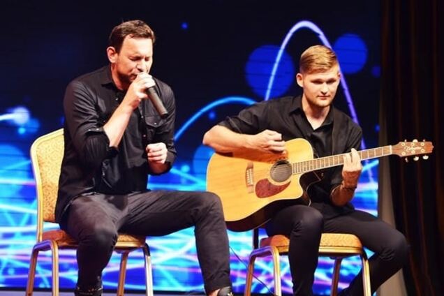 Лидер группы 'Друга Ріка' исполнил мечту победившего рак поклонника