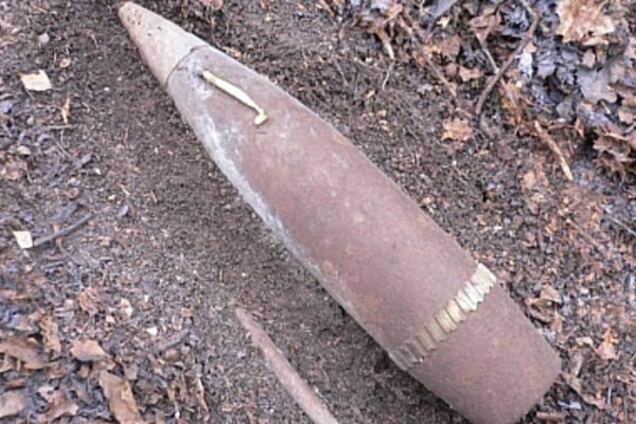 В Киеве школьники нашли в лесу 'адскую машину'